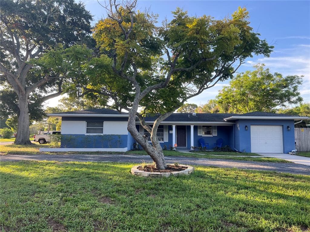 1645 ROBINSON DRIVE N ST PETERSBURG, FL 33710