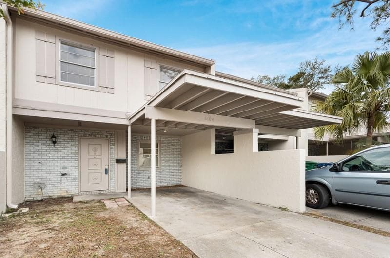 5104 TENNIS COURT CIRCLE TAMPA, FL 33617