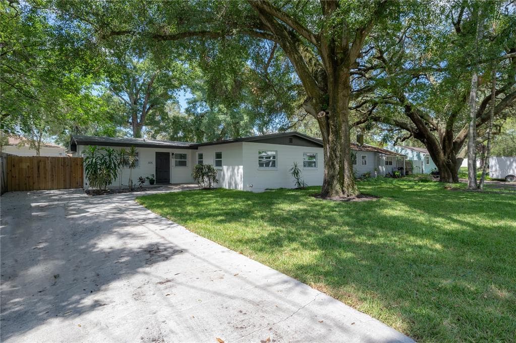305 E ALTHEA AVENUE TAMPA, FL 33612