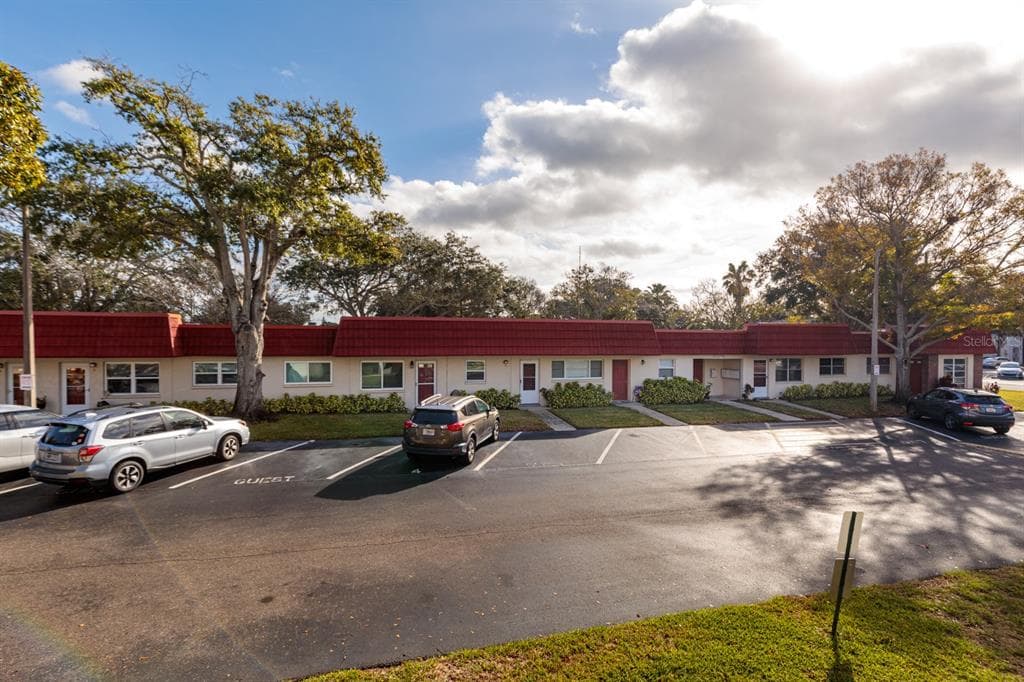 5875 37TH AVENUE N UNIT 5 ST PETERSBURG, FL 33710