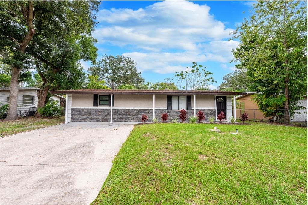 1029 IMPERIAL DRIVE DAYTONA BEACH, FL 32117