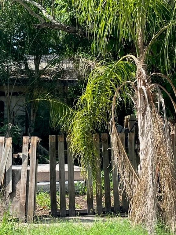 2825 W SHELTON AVENUE TAMPA, FL 33611