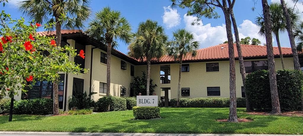 710 HAMMOCK PINE BOULEVARD UNIT 710 CLEARWATER, FL 33761