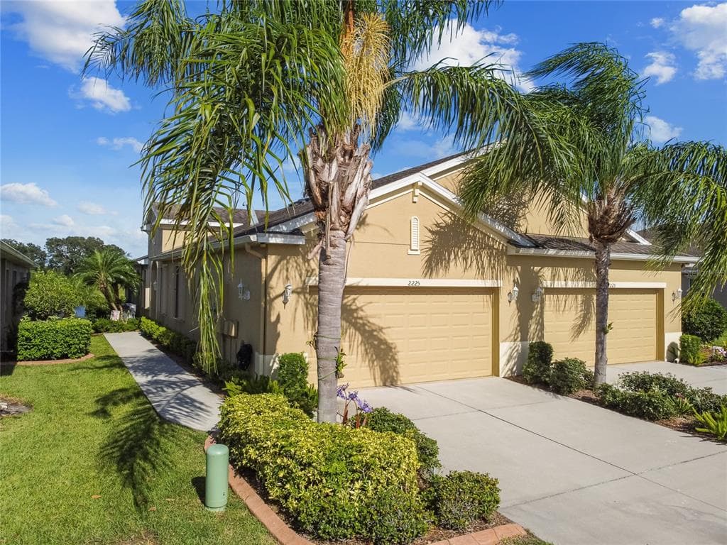2225 VISTA GREENS DRIVE SUN CITY CENTER, FL 33573