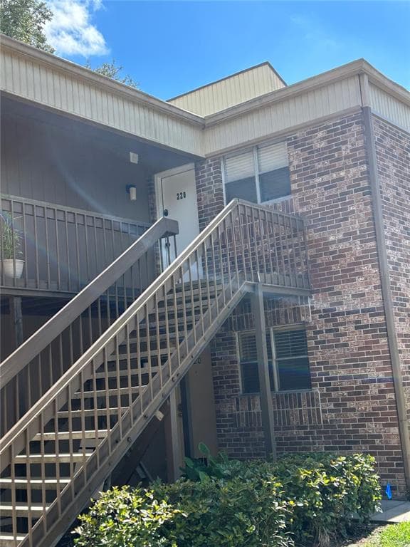 10485 CARROLLBROOK CIRCLE UNIT 220 TAMPA, FL 33618