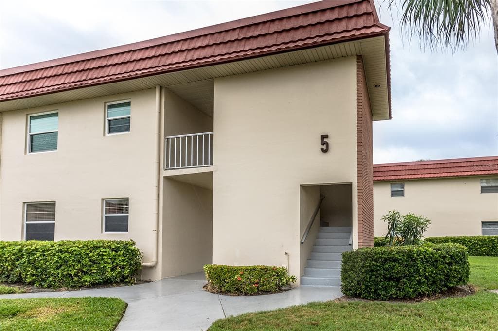 5 VISTA PALM LANE UNIT 203 VERO BEACH, FL 32962