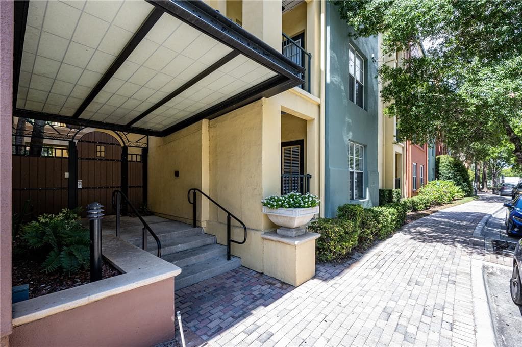 2421 W HORATIO STREET UNIT 838 TAMPA, FL 33609