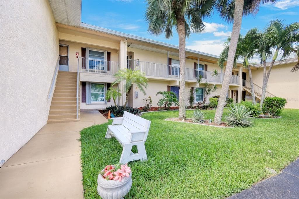 1100 PONDELLA ROAD UNIT 611 CAPE CORAL, FL 33909