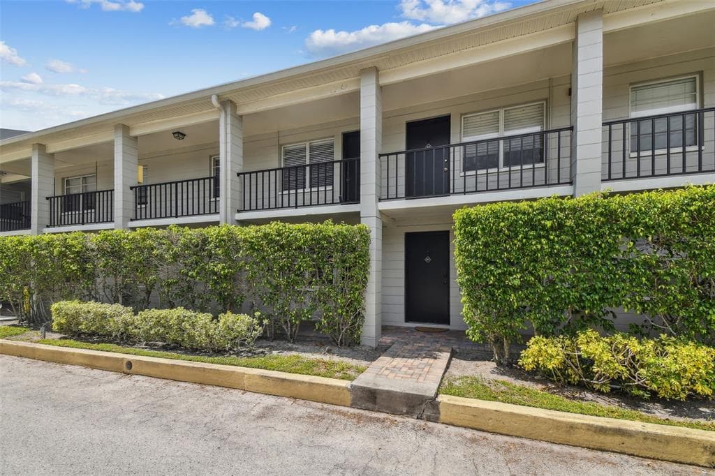 5221 BAYSHORE BOULEVARD UNIT 28 TAMPA, FL 33611