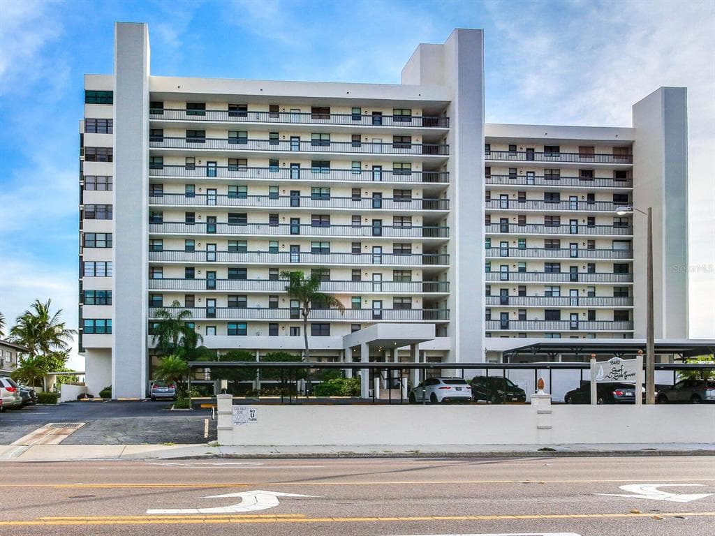 15462 GULF BOULEVARD UNIT 405 MADEIRA BEACH, FL 33708