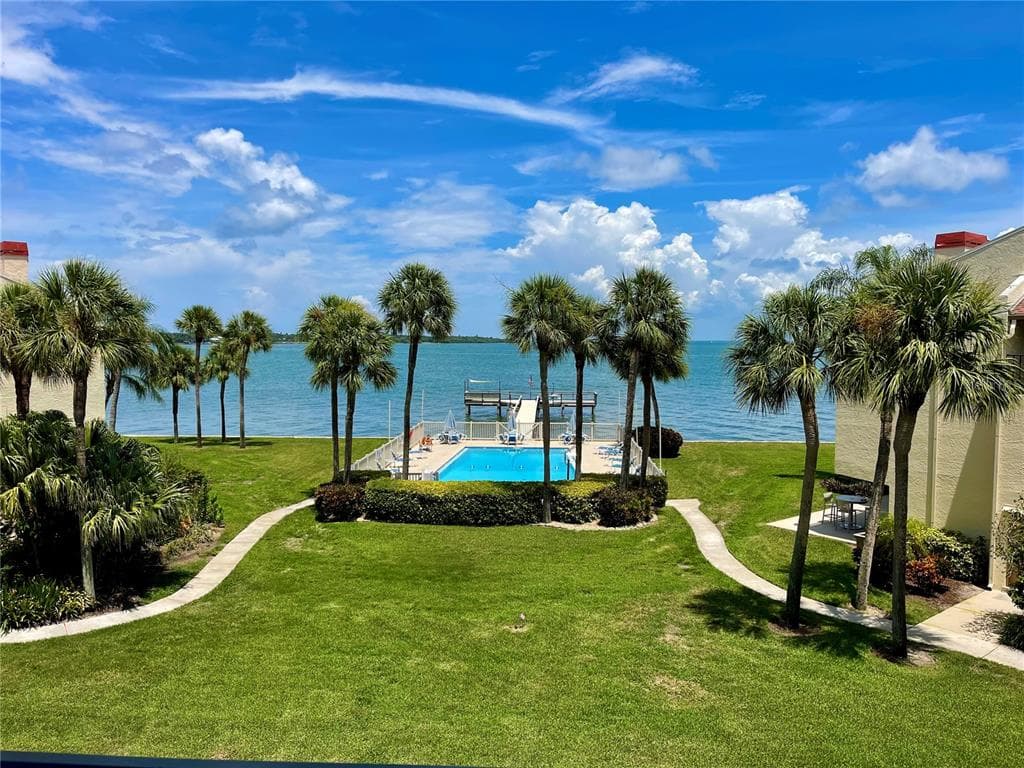 7510 SUNSHINE SKYWAY LANE S UNIT 208 ST PETERSBURG, FL 33711