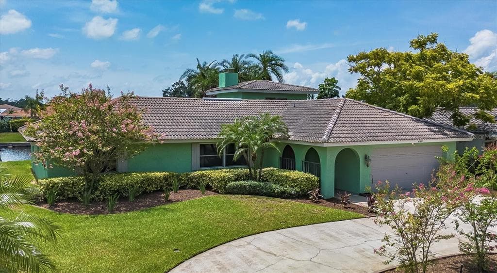 6700 TANGLEWOOD DRIVE NE ST PETERSBURG, FL 33702