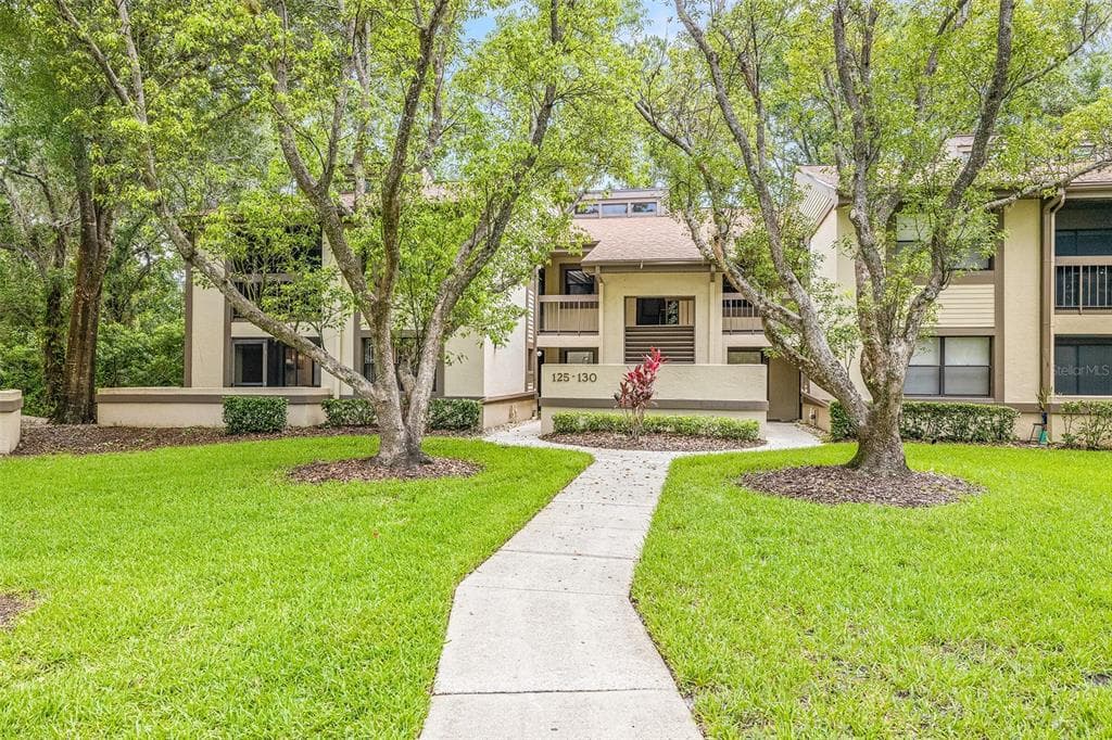 125 WOODLAKE WYNDE OLDSMAR, FL 34677