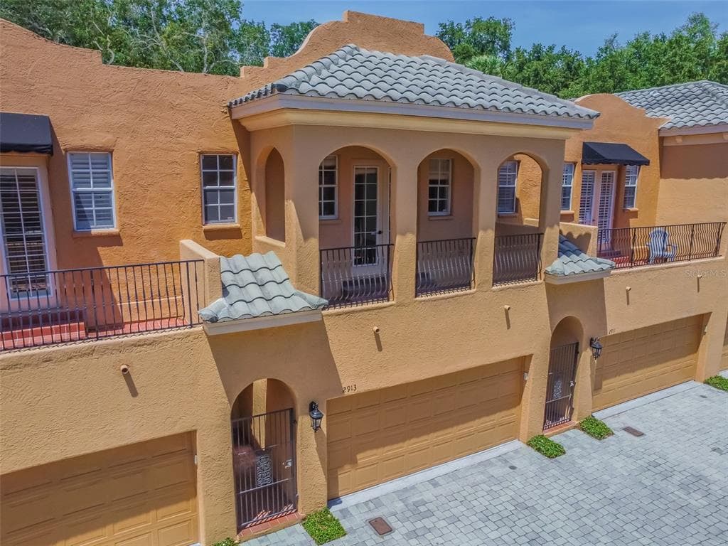 2913 HANSEN MANOR LANE TAMPA, FL 33611
