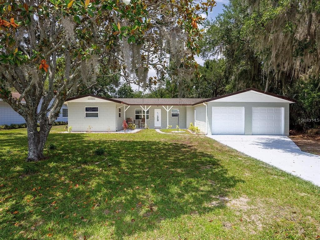 1068 W LAKESHORE DRIVE CLERMONT, FL 34711