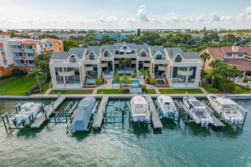 722 PINELLAS BAYWAY S UNIT 301 TIERRA VERDE, FL 33715