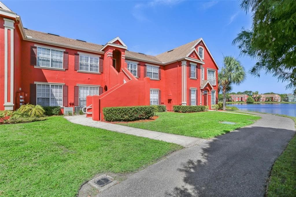 9588 LAKE CHASE ISLAND WAY UNIT 9588 TAMPA, FL 33626