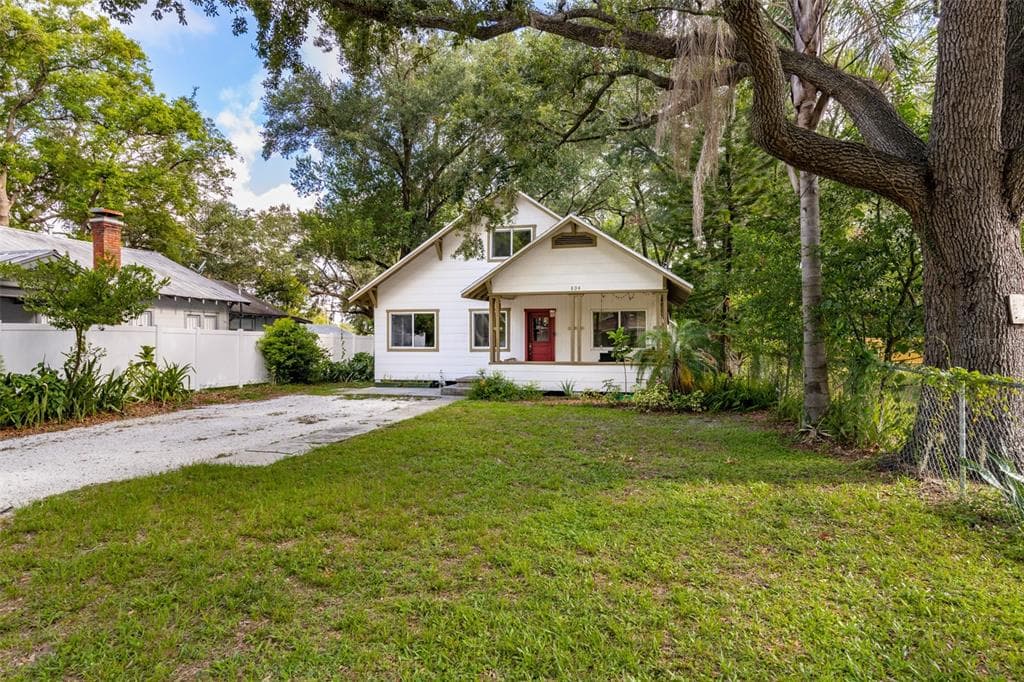 804 E LAMBRIGHT STREET TAMPA, FL 33604