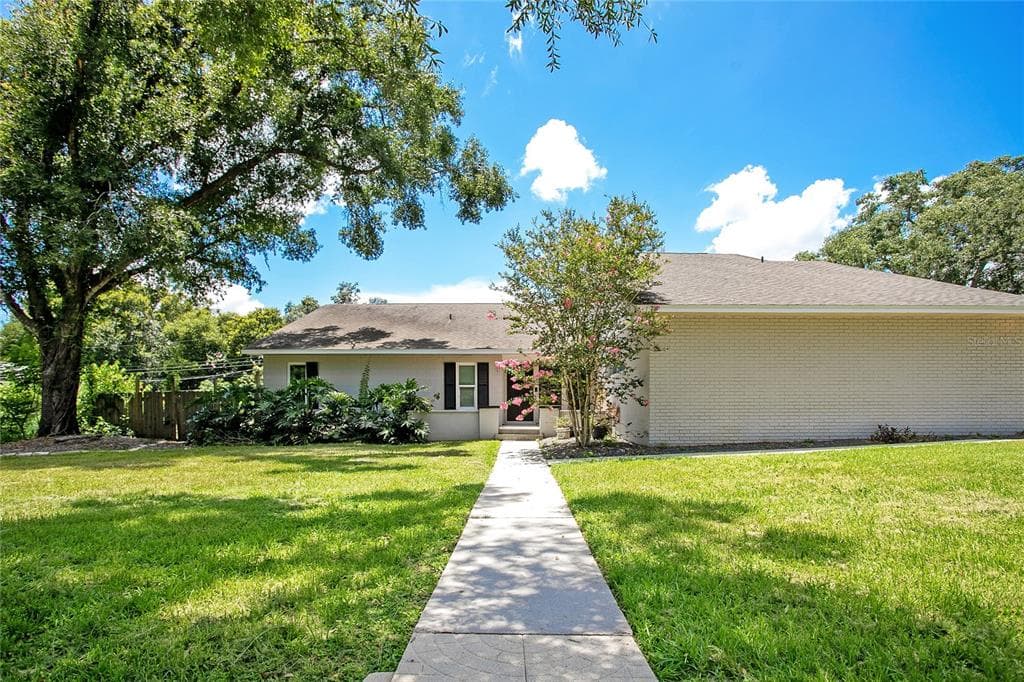 4935 HIDDEN HILLS DRIVE LAKELAND, FL 33812