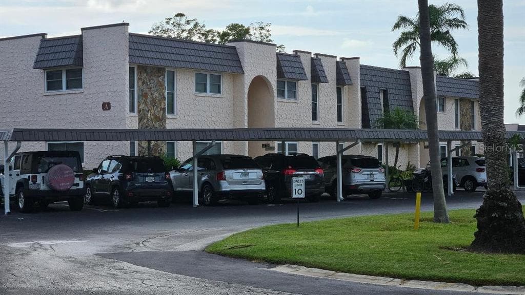102 ELMWOOD CIRCLE UNIT 102 SEMINOLE, FL 33777