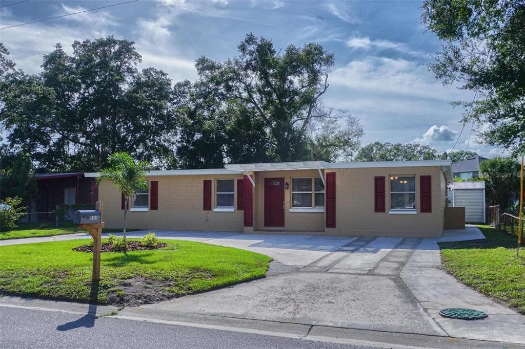 8008 FIR DRIVE TAMPA, FL 33619