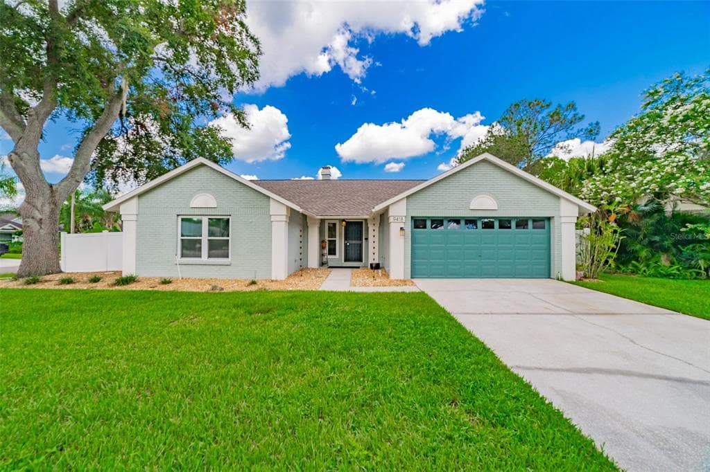 9418 PEBBLE GLEN AVENUE TAMPA, FL 33647