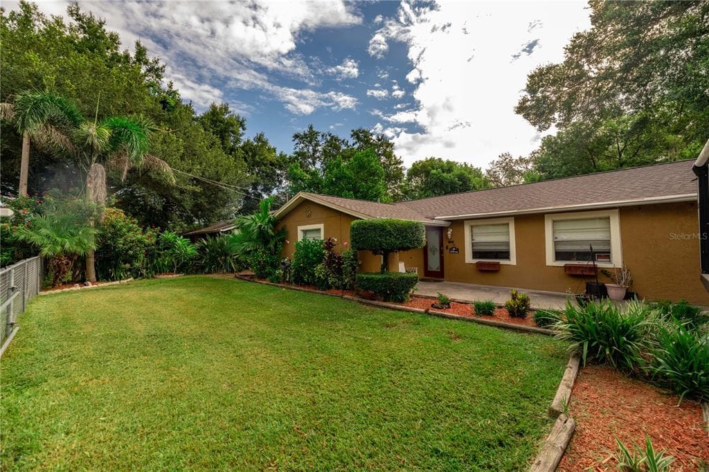 2412 GIDDENS AVENUE SEFFNER, FL 33584