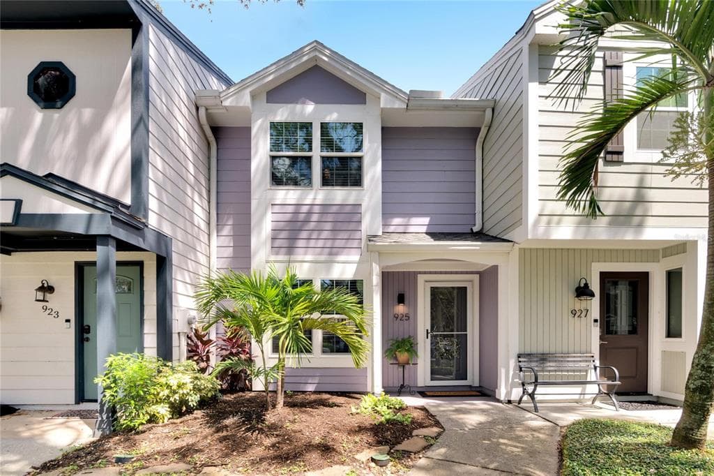 925 HAMILTON COURT