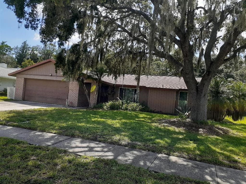 424 LAKEVIEW DRIVE