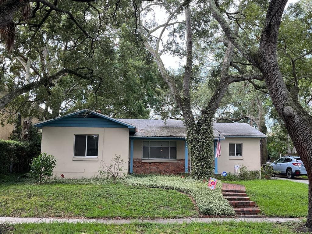 2936 W LAWN AVENUE TAMPA, FL 33611
