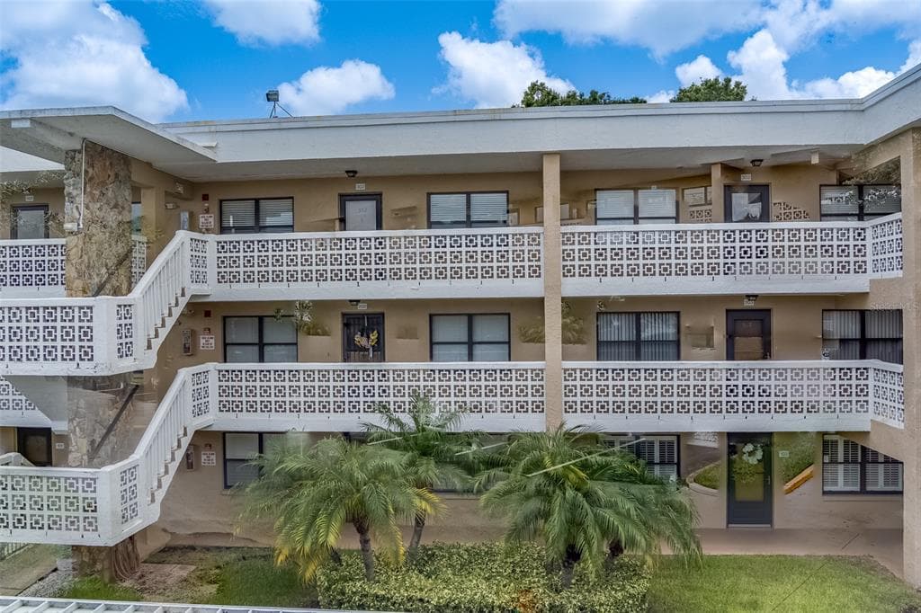 4910 BAY STREET NE UNIT 302 ST PETERSBURG, FL 33703
