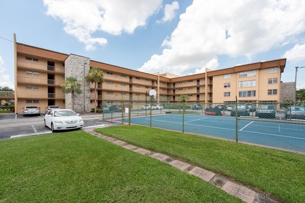 5820 N CHURCH AVENUE UNIT 441 TAMPA, FL 33614