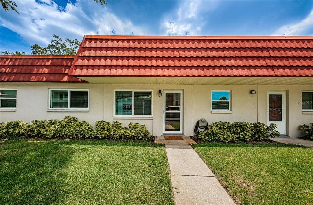 5875 37TH AVENUE N UNIT 4 ST PETERSBURG, FL 33710