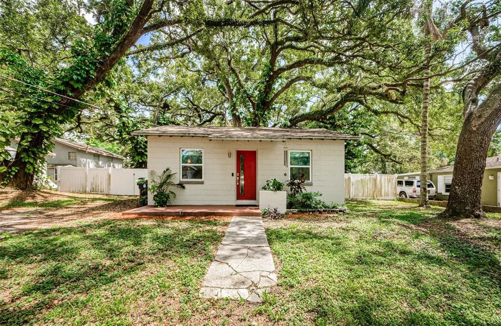 705 E CRENSHAW STREET TAMPA, FL 33604