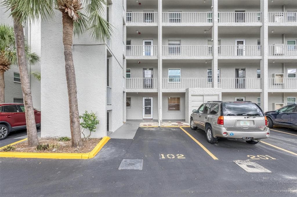 3038 LAKE BAYSHORE DRIVE UNIT O-102 BRADENTON, FL 34205