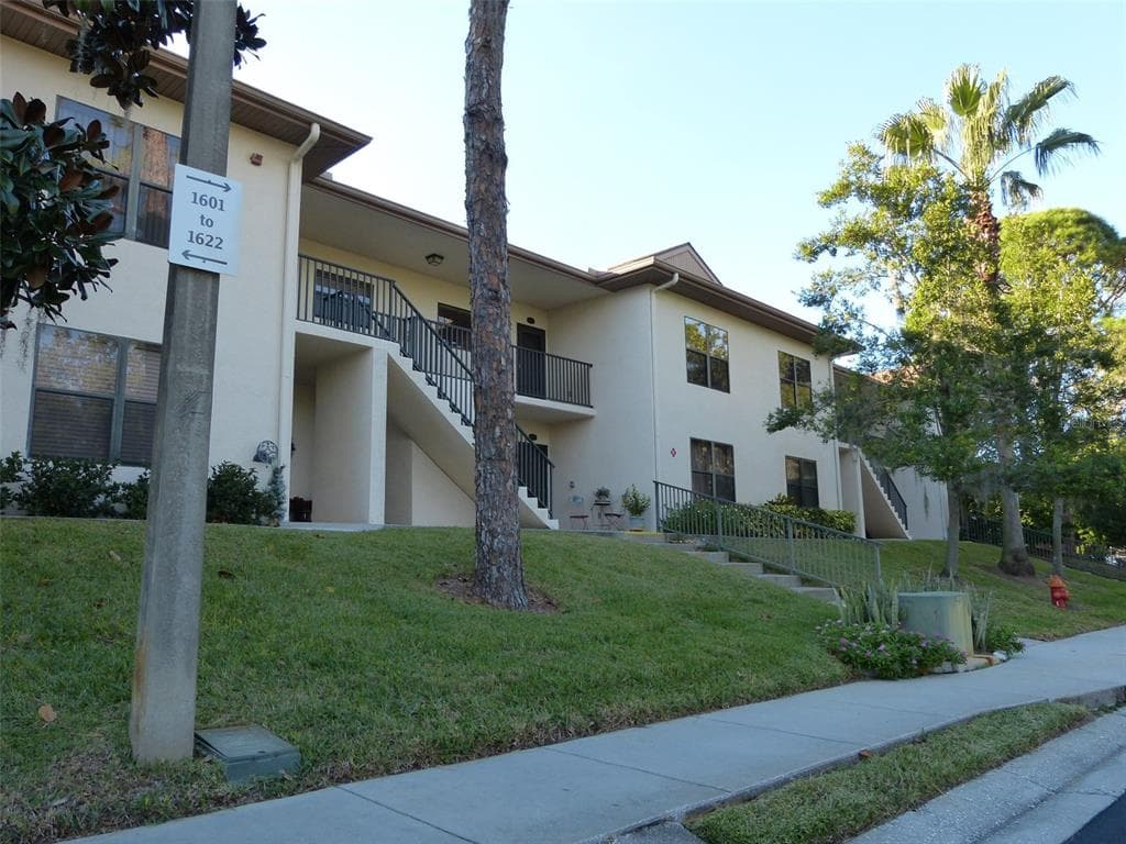 1610 SEASCAPE CIRCLE UNIT 1610 TARPON SPRINGS, FL 34689