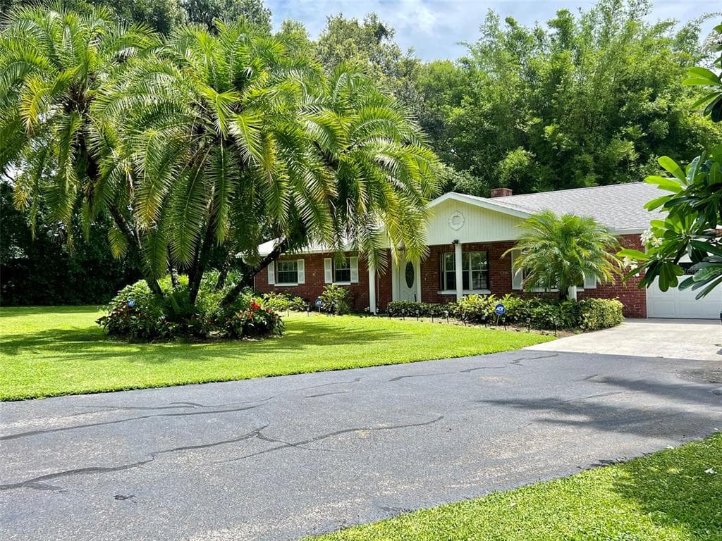 500 GROVE AVENUE SEFFNER, FL 33584