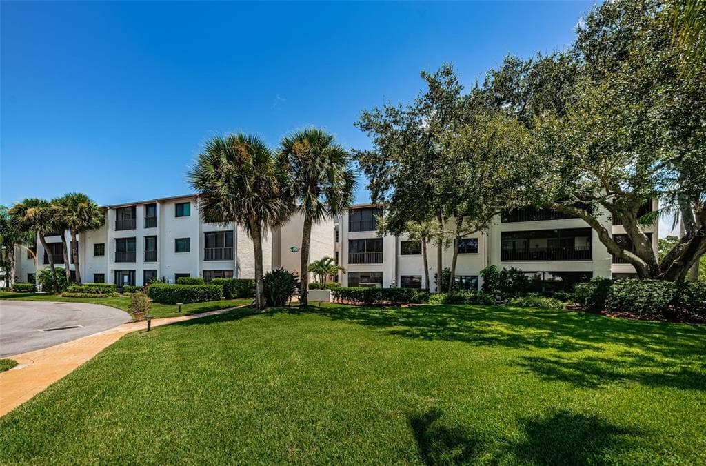 1001 TARTAN DRIVE UNIT 307 PALM HARBOR, FL 34684