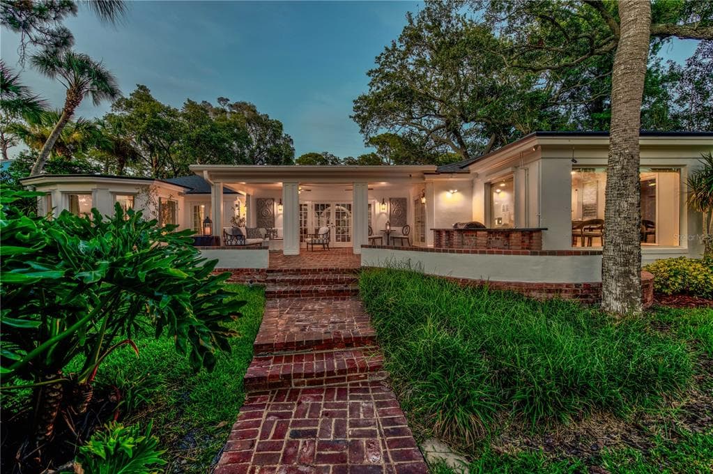 1220 PARK STREET N ST PETERSBURG, FL 33710