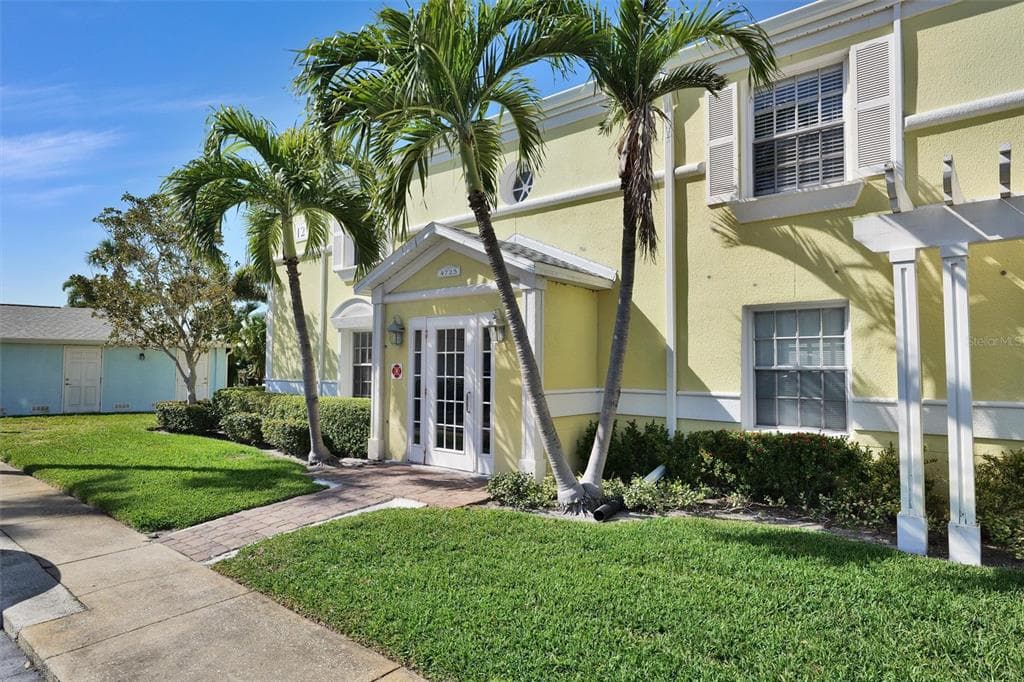 4725 COQUINA KEY DRIVE SE UNIT A ST PETERSBURG, FL 33705