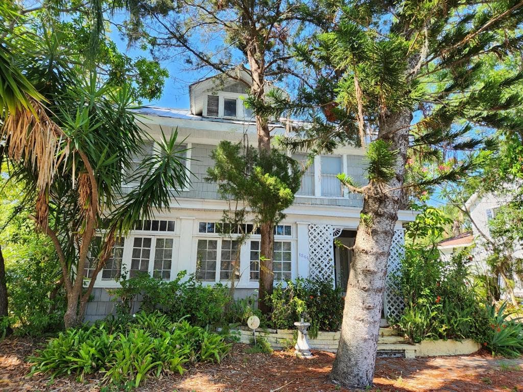 1544 3RD AVENUE W BRADENTON, FL 34205