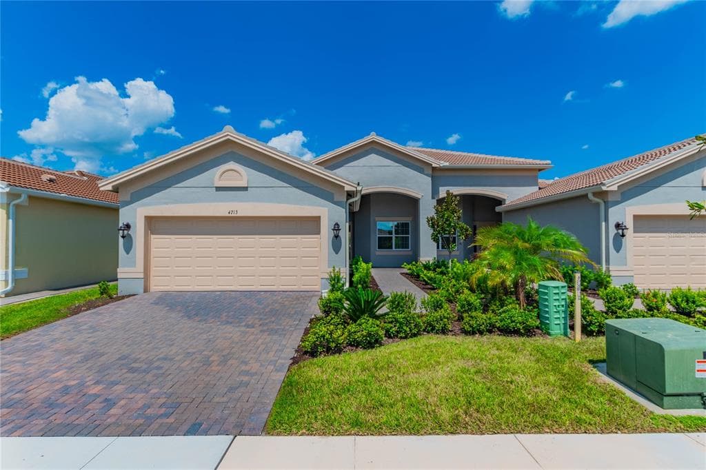 4713 AVILA LAKES DRIVE WIMAUMA, FL 33598