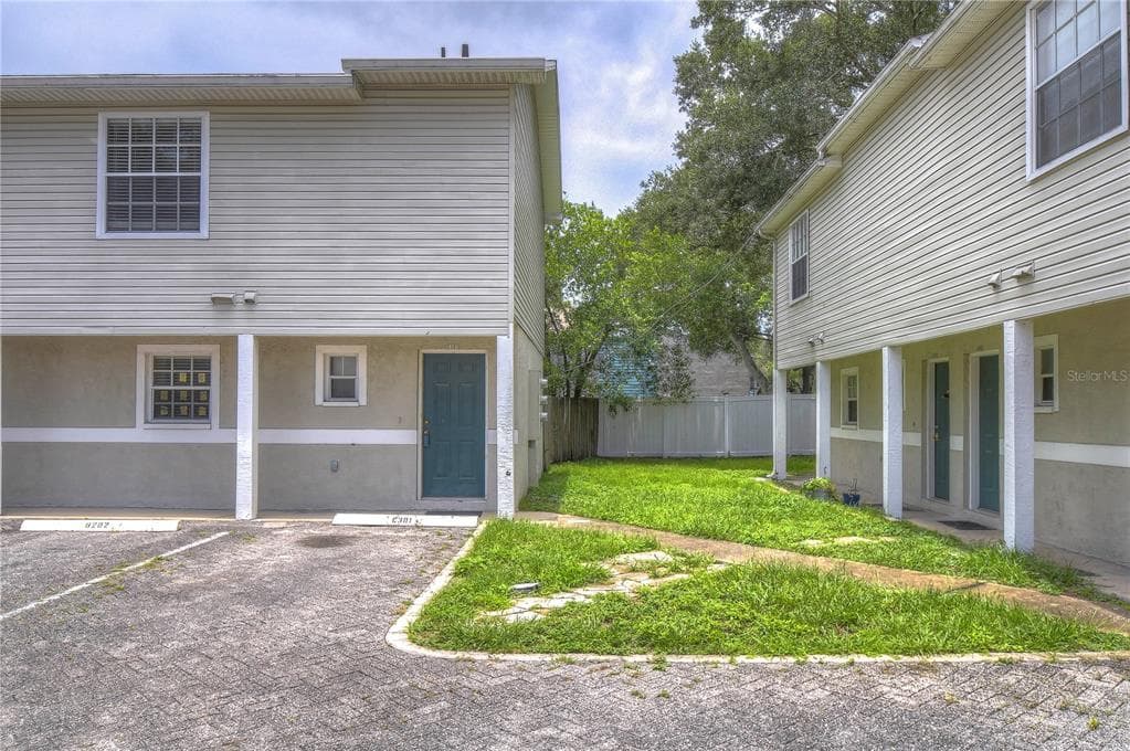 3607 W IDLEWILD AVENUE UNIT 301 TAMPA, FL 33614