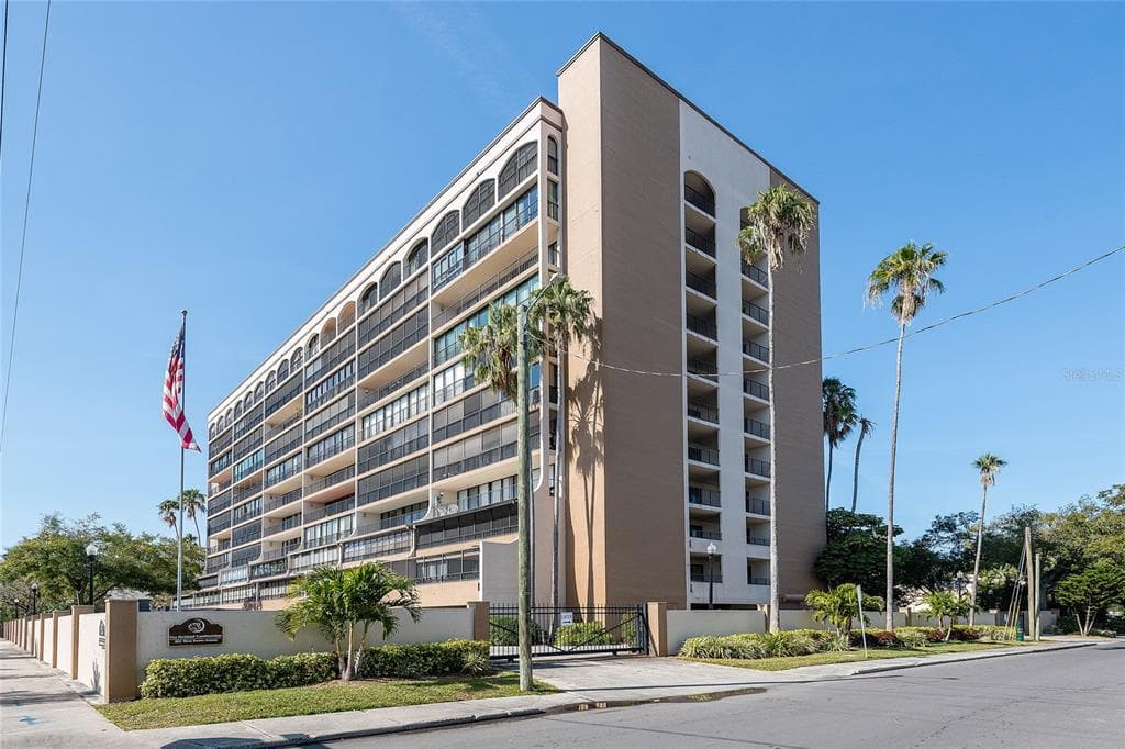 3211 W SWANN AVENUE UNIT 809 TAMPA, FL 33609