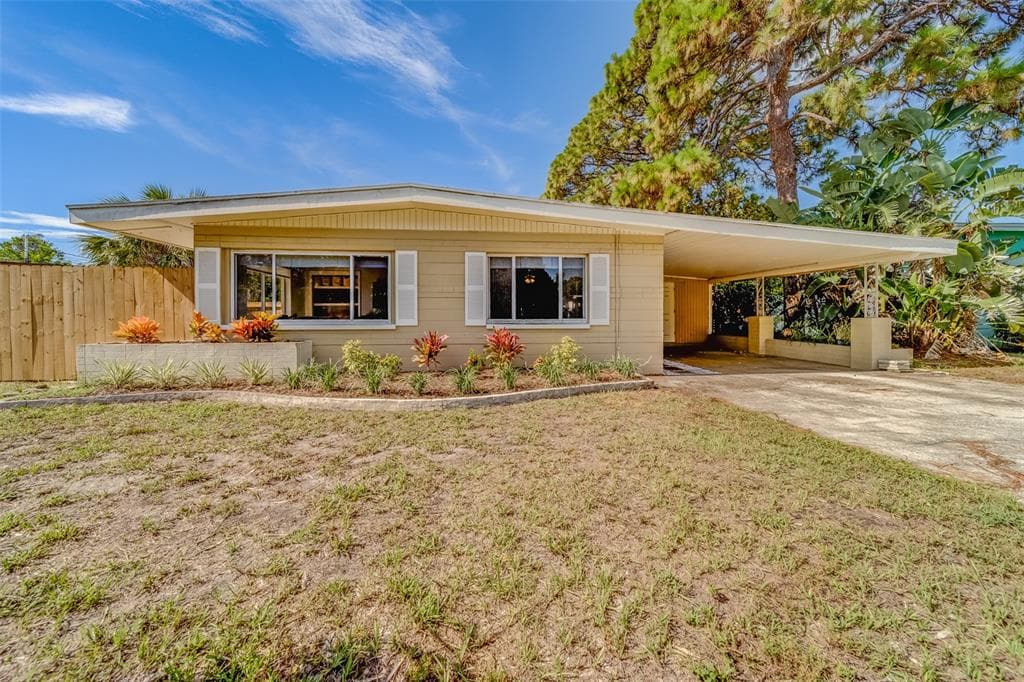8556 JACARANDA AVENUE SEMINOLE, FL 33777