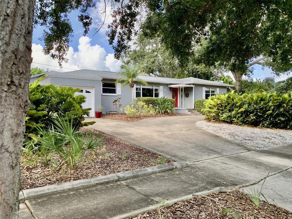 622 SURREY WAY S ST PETERSBURG, FL 33705