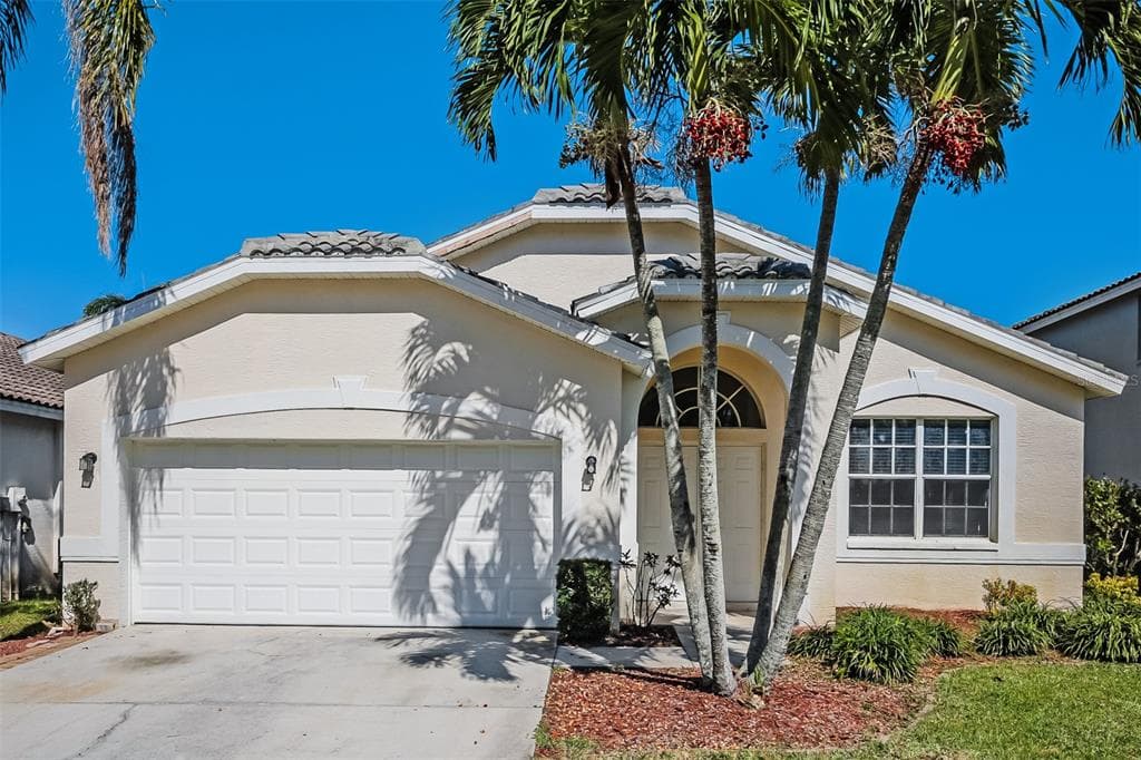 11328 LAKELAND CIRCLE FORT MYERS, FL 33913