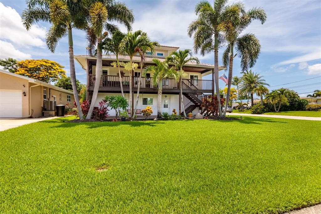102 87TH AVENUE N ST PETERSBURG, FL 33702