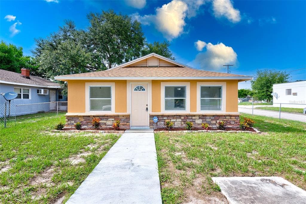 128 W PARK AVENUE LAKE WALES, FL 33853