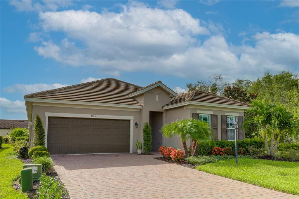 4923 TOBERMORY WAY BRADENTON, FL 34211